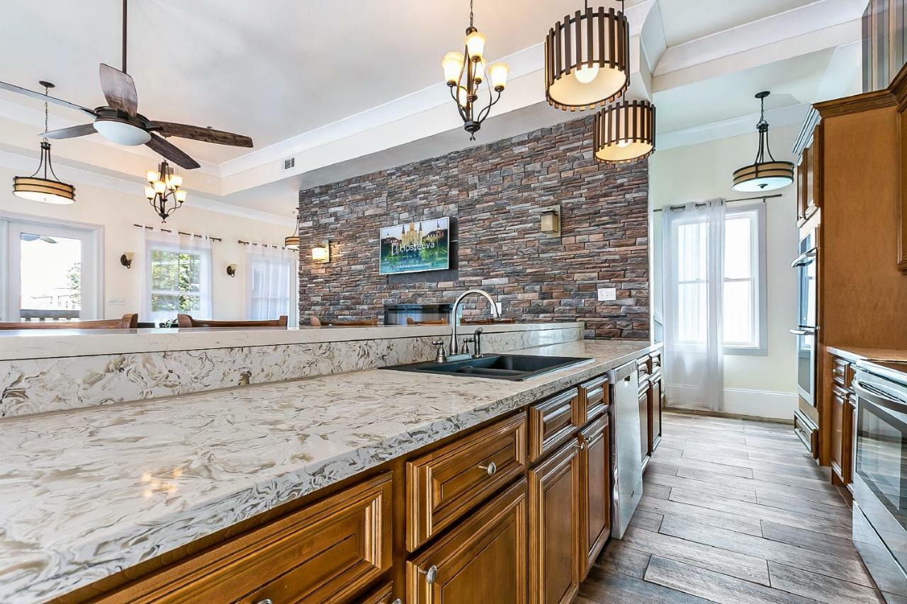 Spacious 4Br Condo On Carondelet Near All Hot Spo نيو أورلينز المظهر الخارجي الصورة