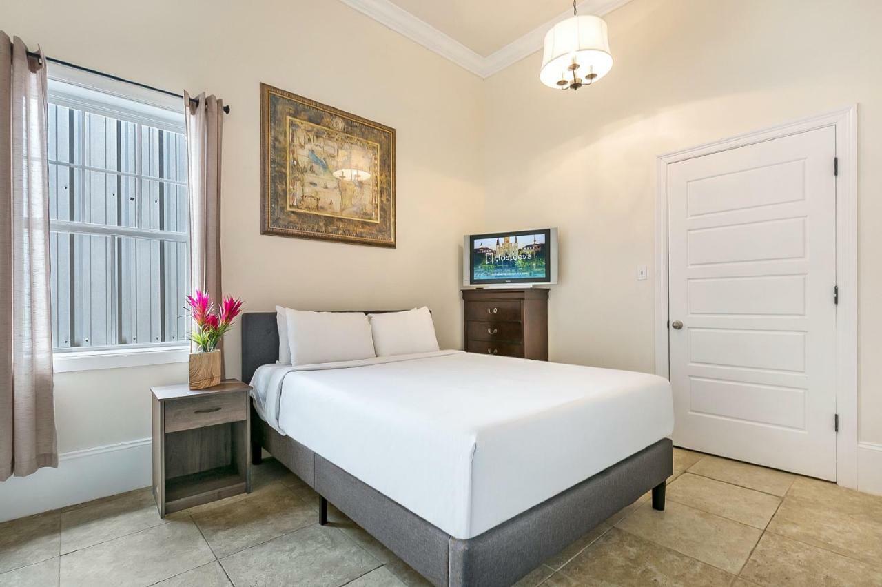 Spacious 4Br Condo On Carondelet Near All Hot Spo نيو أورلينز المظهر الخارجي الصورة